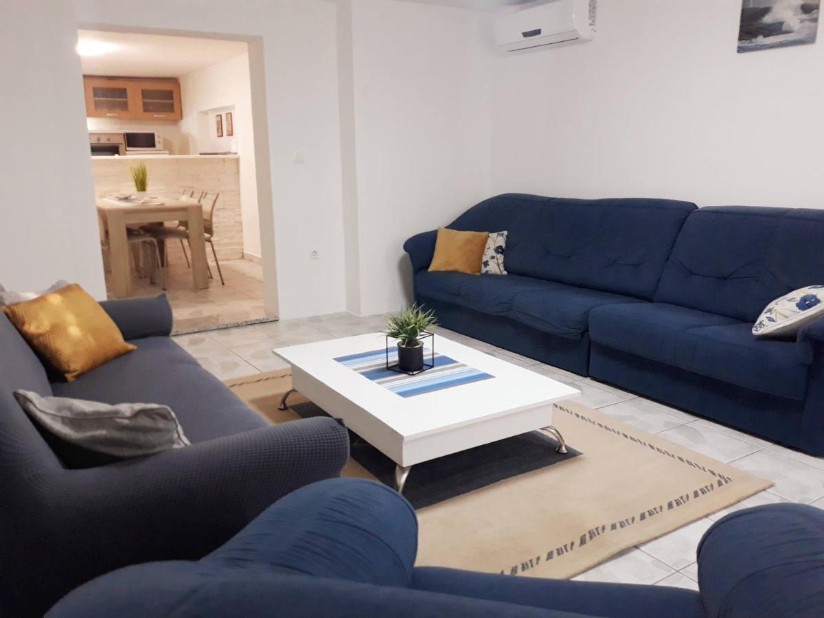 Villa Mihaela - Apartment Ana Cesarica Ngoại thất bức ảnh