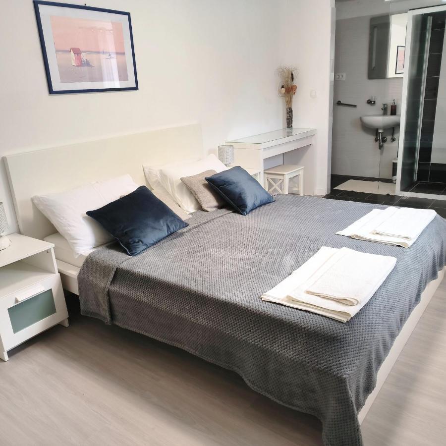 Villa Mihaela - Apartment Ana Cesarica Ngoại thất bức ảnh