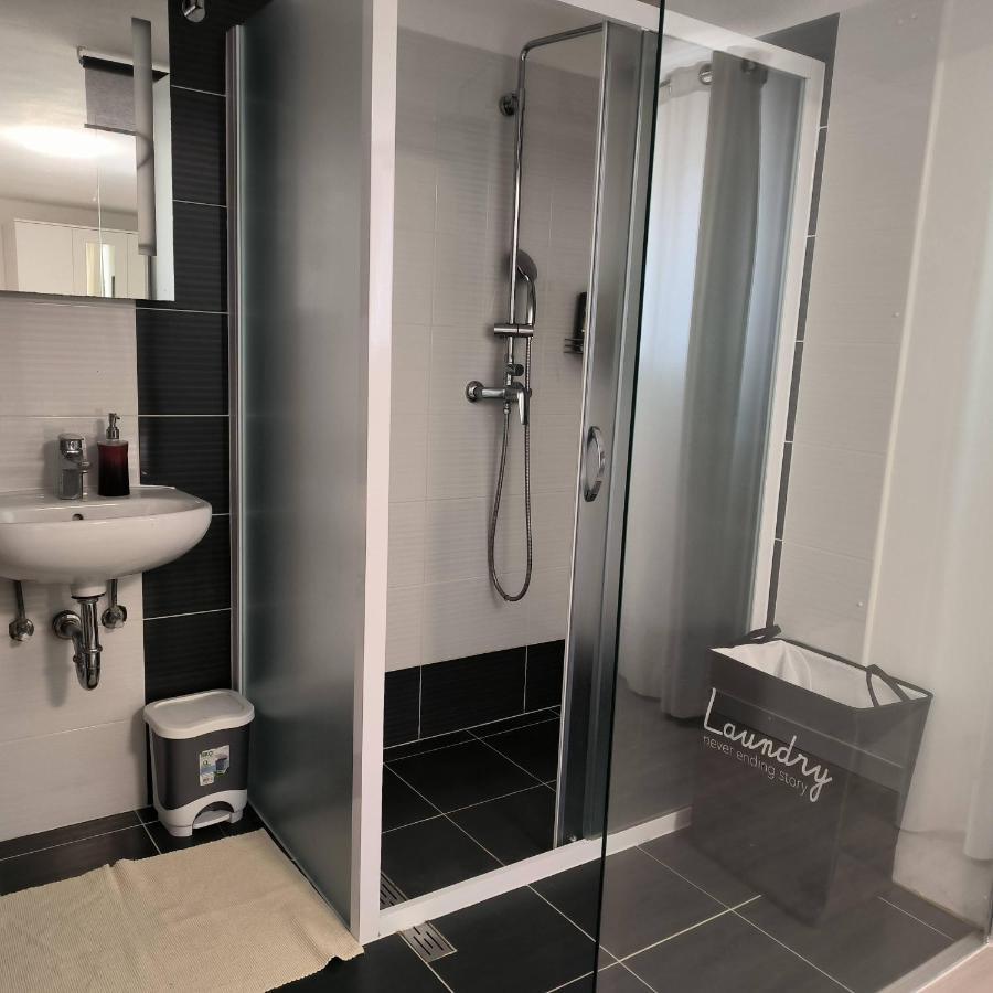 Villa Mihaela - Apartment Ana Cesarica Ngoại thất bức ảnh